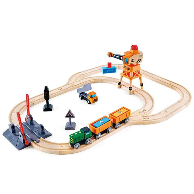 Treinset met goederentrein en kraan