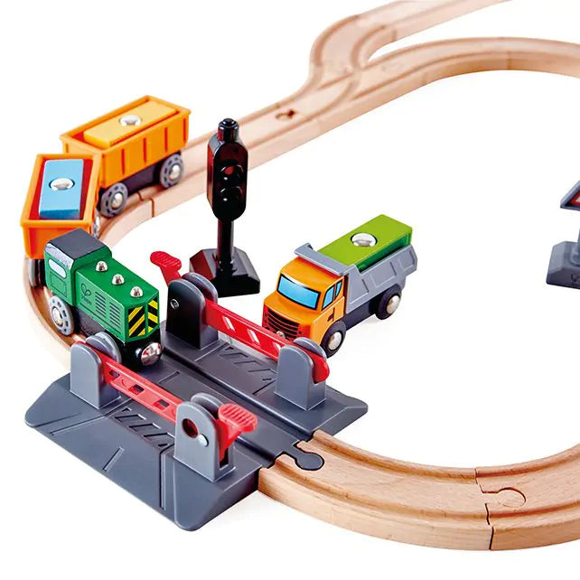 Treinset met goederentrein en kraan