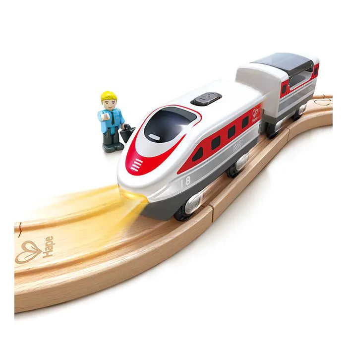 Intercity op batterijen met wagon en passagier